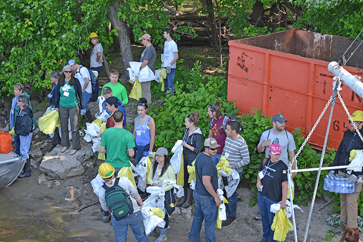 Volunteers clean up Mississippi