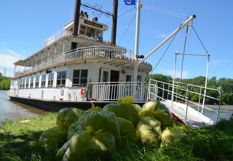 26th Mississippi Riverboat Cleanup